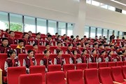 立鸿鹄之志 做奋斗少年