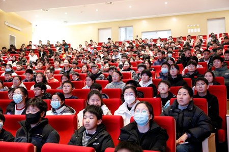 筑牢青春防线 法治护航成长——东延路实验学校法治教育专题宣讲活动